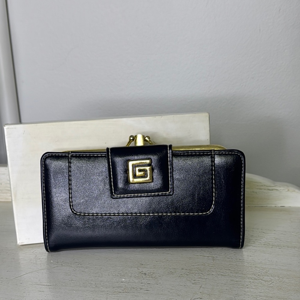 Vintage Sleek Navy Leather Wallet with Gold Clasp - Picture 2 of 8